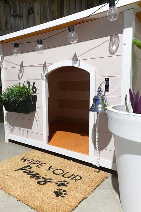 Kennel Ideas Outdoor, Dog Room Decor, Katt Grejer, Kennel Ideas, Dog Bedroom, Puppy Room, Outdoor Dog House, Dog House Plans, Outside Dogs