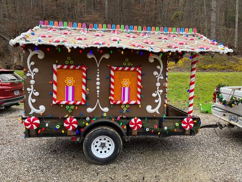 A gingerbread house created by the residents of Ginger Bread Road for the annual Hazard KY Parade of Lights. Gingerbread House Christmas Float, Gingerbread House Parade Float Ideas, Gingerbread Float Parade, Gingerbread House Float, Halloween Chandelier, Christmas Car Decorations, Car Decoration Ideas, Parade Float Ideas, Christmas Parade Floats