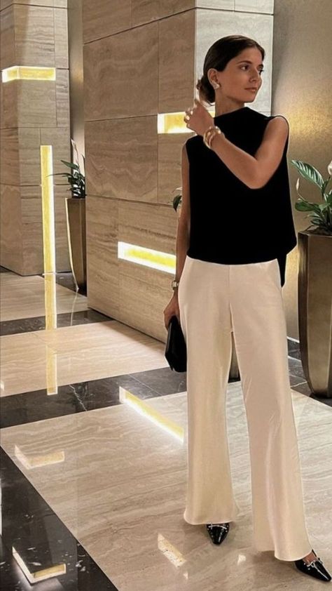 Classic Casual Outfits For Women Chic, Professional Graduation Outfit, Executive Fashion Women, Casual Dinner Outfit Summer Simple, Casual But Classy Outfits, Posh Outfits Classy, Business Dinner Outfit Night Classy, Upscale Casual Outfit Women, Work Chic Outfit