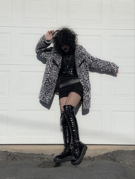 Goth Winter Outfits Cold, Goth Hippie Outfits, Winter Goth Outfits, Goth Hippie, Goth Outfit Inspo, Goth Fits, Goth Grunge, Save Outfits, Grunge Goth