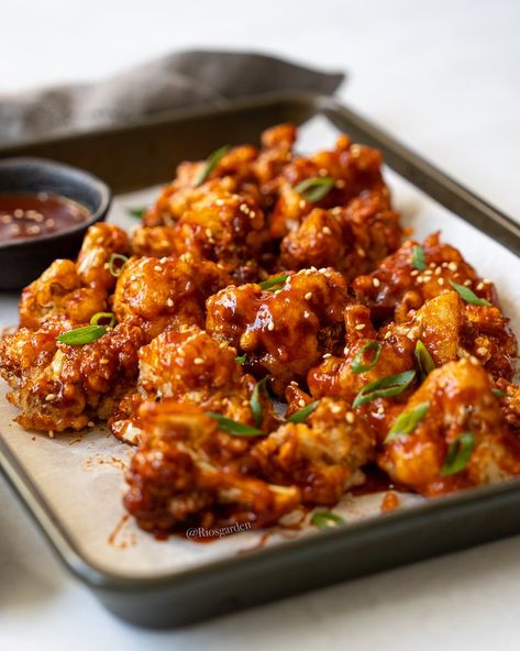 Thai Cauliflower Bites, Korean Cauliflower Bites, Hoisin Cauliflower, Spicy Cauliflower Recipes, Spicy Cauliflower Bites, Thai Cauliflower, Crockpot Cauliflower, Asian Veggies, Baked Cauliflower Bites