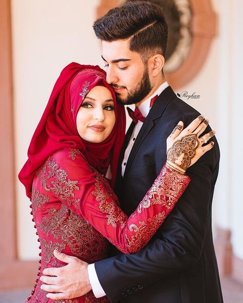 Reyhan Photography on Instagram: “❤️ bride in red” Muslim Wedding Photography, Muslimah Wedding, Marriage Photography, Muslim Brides, Indian Wedding Photography Couples, Couple Wedding Dress, Hijab Look, Muslim Couple, Muslim Couple Photography