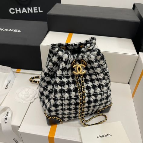 Chanel Black Tweed Bag, White Tweed, Black And White Tweed, Luxury Black Bag With Logo-jacquard Lining, 2.55 Reissue Chanel Bag, Beautiful Bags, Backpacks, Black And White, White