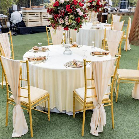 Step into a world of serenity and elegance with our stunning white-themed sitting arrangement. Every detail, from the delicate floral centerpieces to the crisp, white linens, has been meticulously crafted to create a pure and sophisticated ambiance. This setup is perfect for couples who desire a wedding that exudes grace and timeless beauty. The clean lines and minimalist decor elevate the aesthetic, making your special day unforgettable.” Our white-themed decor not only brings a sense of ca... Sitting Arrangements For Wedding, Wedding Sitting Arrangement, Round Table Decor Wedding, Round Table Settings, Round Table Centerpieces, Wedding Farmhouse, White Round Tables, Sitting Arrangement, Round Table Decor