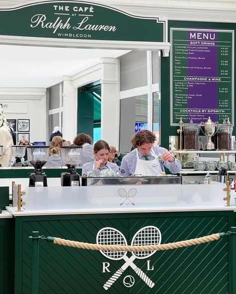 Courtside vibes, championship energy and a taste of strawberries at Wimbledon🍓🎾 #wimbledon #wimbledon2024 #tennis #tennisstyle #london #londonlife Cool Tennis Courts, Pickleball Court Design, Tennis Club Aesthetic, Wimbledon Aesthetic, Tennis Club Design, Tennis Bachelorette, Tennis Vibe, Wimbledon 2024, Drink Styling