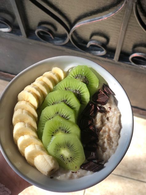 Kiwi Oatmeal, Kiwi And Banana, Healthy High Protein Meals, Protein Meals, Breakfast Idea, Oatmeal Breakfast, Food Inspo, High Protein Recipes, Protein Foods