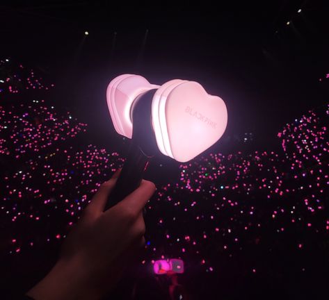 Blackpink || Lightstick || Concert || Born Pink || World Tour Blackpink Lightstick Aesthetic, Black Pink Lightstick, Blackpink Light Stick, Lightsticks Kpop, Blackpink Lightstick, Ji Yeong, Kpop Lightsticks, Blackpink Poster, Rosé Jisoo