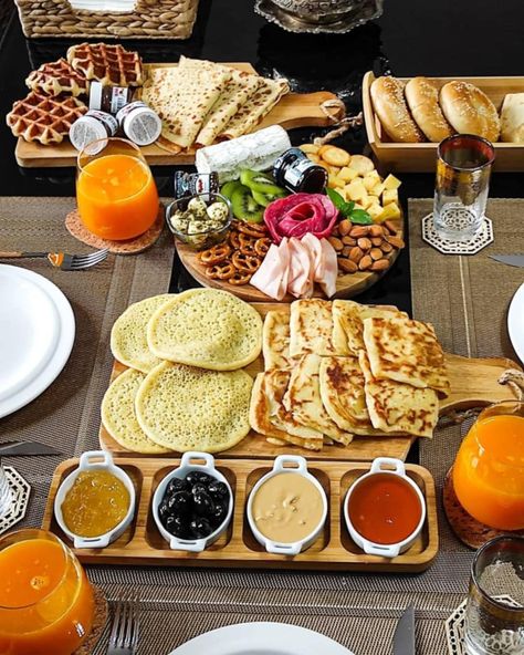 Morocco Breakfast, Moroccan Breakfast, Breakfast Presentation, Food Activities, Catering Ideas Food, Tasty Recipes Videos, Cookout Food, Quick Recipes Snacks, Moroccan Food