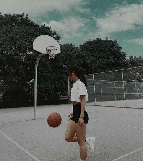 Basketball Aesthetic, Basketball Pictures, The Court, No Instagram, Nba, Hobbies, Basketball, Vision Board, Tumblr