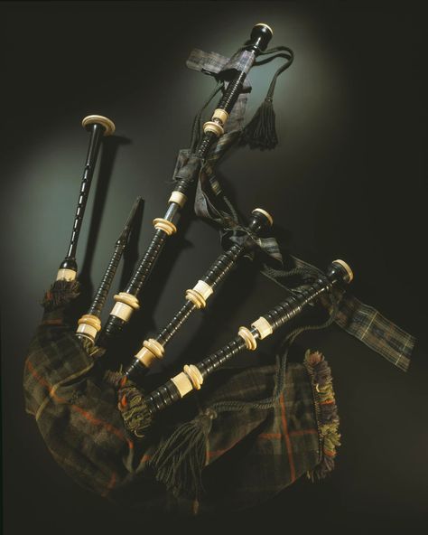 Set of Highland bagpipes of cocus wood, ivory and metal mounted, with sheepskin bag covered by a woollen tartan cover and played at the Battle of the Somme, probably made by J. and R. Glen, Edinburgh, c. 1914 - 1916. Highland Bagpipes, Tiefling Bard, Battle Of The Somme, Scotland History, Scotland Forever, Western Asia, Bagpipes, Bag Cover, My Heritage