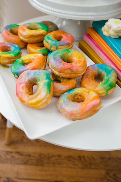 Tie Dye Treats, Tye Dye Birthday Party Ideas Food, Tie Dye Bday Party Ideas, Tie Dye Food Ideas, Tie Dye Food, Hippie Cake, Tie Dye Cupcakes, Tie Dye Birthday Party, Tie Dye Birthday