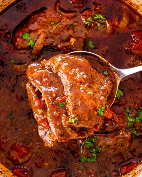 Easy Swiss Steak, Rump Steak Recipes, Swiss Steak Recipe, Beef Cubed Steak, Swiss Steak Recipes, Beef Round Steak, Round Steak Recipes, Recipes Using Ground Beef, Cube Steak Recipes