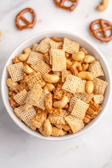 Delicious Sweet and Salty Christmas Chex Mix Chex Mix With Maple Syrup, Chex Mex Recipes Sweets, Sweet Salty Chex Mix Recipes, Sweet And Savory Chex Mix Recipes, Hawaiian Chex Mix Recipes, Sweet And Salty Chex Mix Recipes, Chex Mix Recipes Sweet And Salty, Sweet Chex Mix Recipes, Chex Mix Sweet