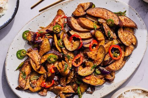 Spicy Stir Fried Eggplant Recipes Eggplant, Eggplant Stir Fry, Fried Eggplant, Whats Gaby Cooking, Eggplant Recipe, Asian Vegetables, Healing Recipes, Summer Veggies, Vegetarian Entrees