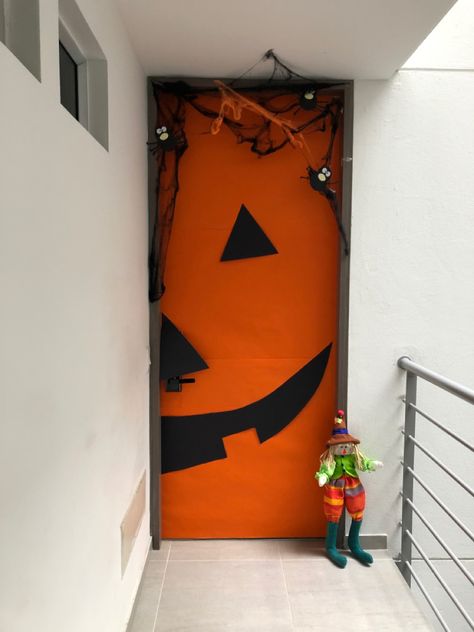 Door Decoration Halloween Classroom, Easy Halloween Door Decorations, Door Halloween Decor, Hay Bale Art, Spooky Door, Halloween Classroom Door, Halloween Havoc, Office Halloween Decorations, Glow Halloween