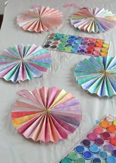 paper pinwheels made to be painted as a birthday party craft Paper Pinwheels, Pinwheels Paper, Activities For Teens, Art Activity, Diy And Crafts Sewing, Paper Fans, Fun Diy, Crafts For Teens, Easy Diy Crafts