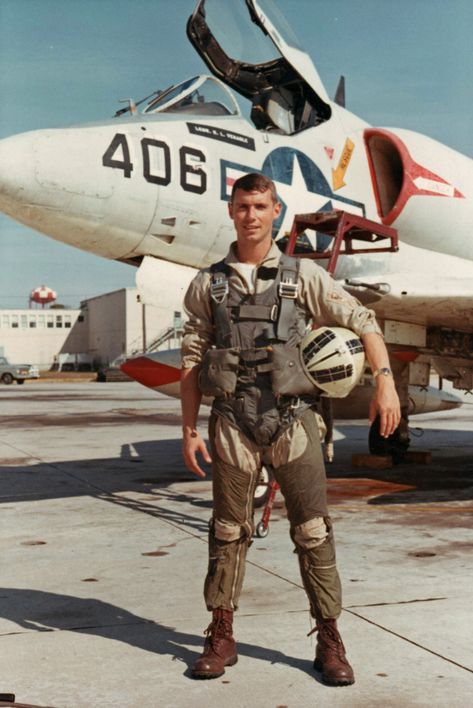 Captain David Dollarhide, 1967. Note the “McKenzie” tartan on helmet. Pilot Outfit Man, Aviator Outfit Men, Pilot Outfit, Flight Helmet, Navy Pilot, Flight Suits, Vintage Pilot, Pilot Uniform, Jet Fighter Pilot