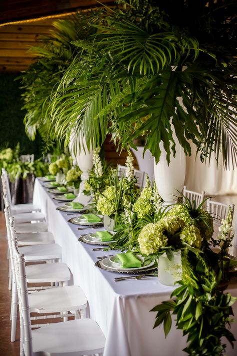 Lush & Wild Green Wedding Inspiration - Chicago Style Weddings Gala Themes Ideas Inspiration, Wedding Jungle Theme, Brazilian Wedding Decorations, Wild Centerpieces, Jungle Glam Wedding, Tropical Plant Wedding Decor, Tropical Glam Wedding Flowers, Sweetheart Table Wedding Tropical, Green Wedding Palette