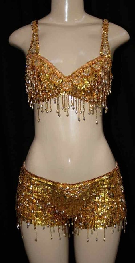 Pretty Dance Costumes, Gold Bra, Preformance Outfits, Dancers Outfit, Looks Party, Performance Outfits, Belly Dancers, Dance Costume, Performance Outfit