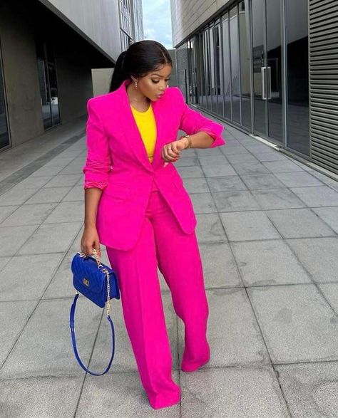 Pink Suit Styling, Causal Chic Outfits, 2piece Outfits, Color Blocking Outfits, Color Combinations For Clothes, Professional Outfits Women, Business Outfits Women, Stylish Work Attire, Effortlessly Chic Outfits