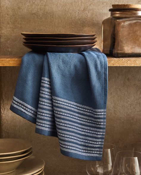 Striped Kitchen, Cotton Decor, Zara Home Collection, Fabric Photography, Sustainable Kitchen, Handmade Towel, Kitchen Hand Towels, Towel Pattern, Display Design