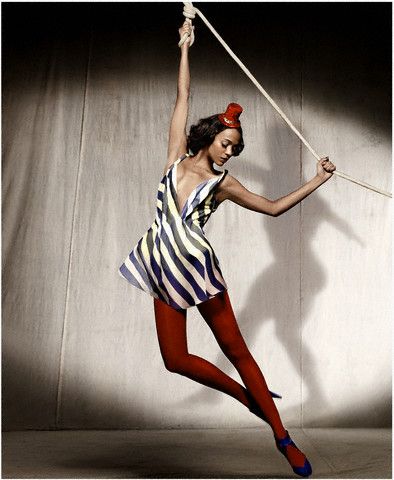 Zoe Saldana Acrobat Costume Circus, Circus Acrobat Outfit, Circus Acrobat Costume, Circus Party Outfit, Acrobat Outfit, Circus Chic, Circus Event, Vintage Circus Costume, Christmas Circus