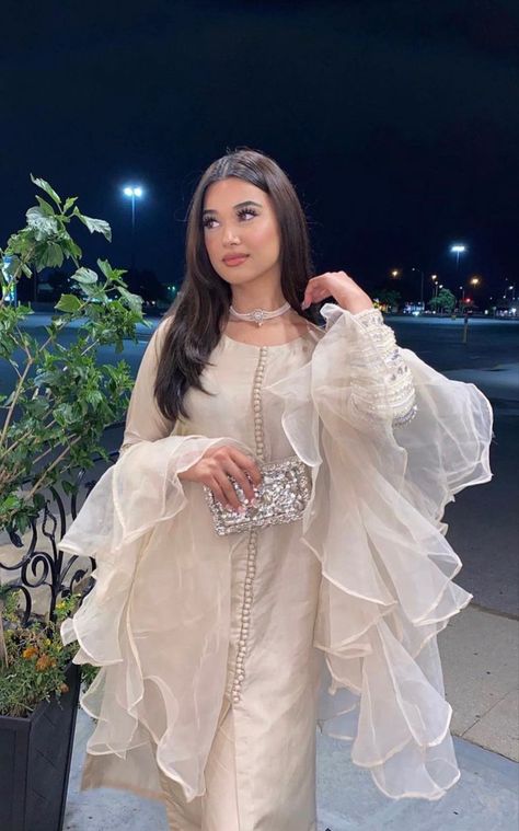 Eid Outfits Ideas, Golden State Of Mind, Asian Wedding Dress Pakistani, Desi Dress, Desi Wedding Dresses, Asian Wedding Dress, Bridal Dresses Pakistan, Casual Indian Fashion, Fancy Wedding Dresses