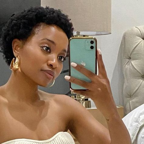 Ntandoyenkosi Kunene (MBA) on Instagram: "Remember… what you focus on grows 🤍👸🏽" Natural Hairstyles Short, Afro Aesthetic, 4c Natural Hairstyles, 4c Natural Hairstyles Short, Short Afro Hairstyles, Brown Girls Makeup, Black Bohemian, Curly Fro, Beautiful Eyeshadow