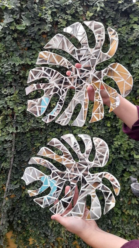 Paper Mosaic Art Ideas, Vitromosaico Ideas, Cd Crafts Diy, Old Cd Crafts, Mosaic Art Diy, Mosaic Garden Art, Mosaic Art Projects, Cd Crafts, Cd Art