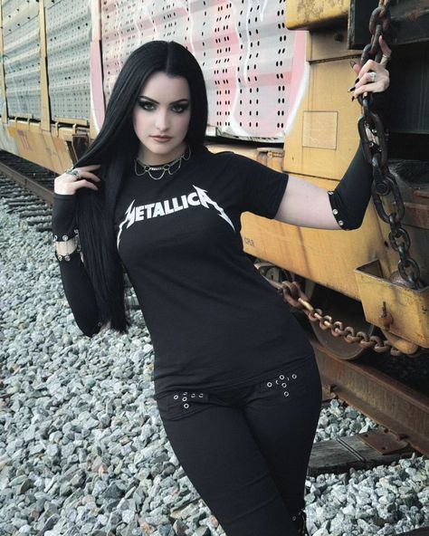 𝚠𝚑𝚒𝚙𝚕𝚊𝚜𝚑 . . #sponsoredbyHT #HTFxMayMustHaves | Instagram Metal Girl Outfit, Angelica Rose, Metalhead Girl, Black Metal Girl, Rock And Roll Girl, Heavy Metal Girl, Dark Beauty Photography, Rocker Chick, Alt Outfits