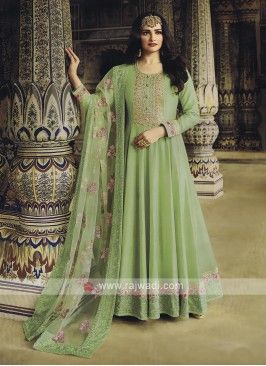 Light Green Suit, Suit Designs Indian Style, Green Anarkali, Silk Anarkali Suits, Prachi Desai, Floor Length Anarkali, Silk Anarkali, Pista Green, Designer Anarkali Suits