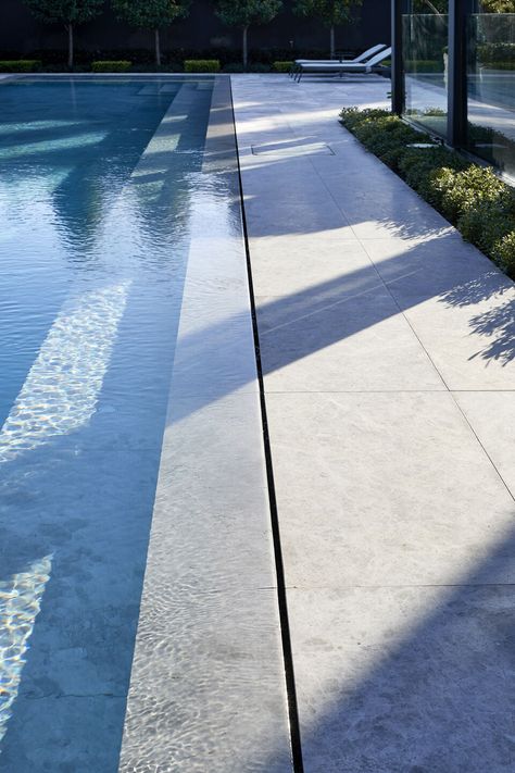 Roman Pool Design, Swimming Pool Concrete, Stealth Pool, Pool Area Design, Toorak Residence, Pool Detail, Landscape Design Pool, Modern Swimming Pool, Raised Pools