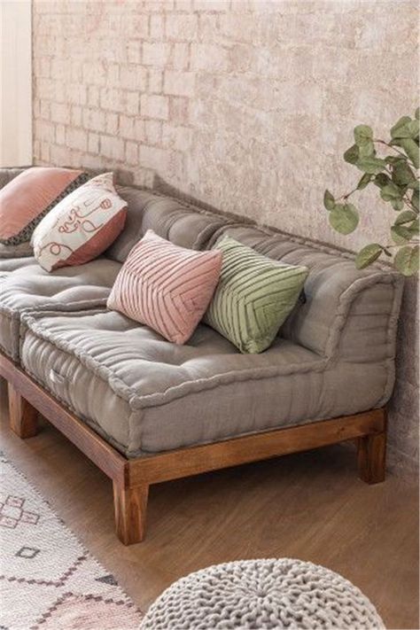 Pallet Cushions, Living Room Types, Beautiful Sofas, 2x4 Furniture Plans, Styl Boho, Roof Terrace, Diy Furniture Couch, Comfortable Sofa, Couch Furniture