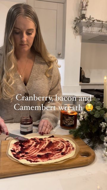 Emily Smythe on Instagram: "Cranberry and Bacon Tear and Share Wreath 🤤 🧀 

You will need:
- 2 packs/ sheets of Puff Pastry
- 4 slices of cooked Bacon
- Cranberry Sauce
- 1 Camembert
- 1 Egg 
- Sesame Seeds

Method:
- Make a large circle out of one sheet of Puff Pastry
- Spread Cranberry Sauce around the Camembert
- Finely chop up the Bacon and sprinkle
- Place the Camembert in the middle
- Cover with another circle of Puff Pastry slightly bigger than the first one
- Slice around the edge into centre up to the Camembert
- Twist each slice into a spiral
- Egg wash and sprinkle with Sesame seeds
- Bake on 160’ for 15 minutes, turn the oven up to 180’ and bake for another 10 minutes
- Tear and Share... or devour on your own 🫢😍

#camembertcheese #Camembertcheese #camembertwreath #puffpastr Camembert Twist, Puff Pastry Wreath, Pastry Cream, Egg Wash, Cranberry Sauce, 1 Egg, Puff Pastry, Sesame Seeds, The Oven