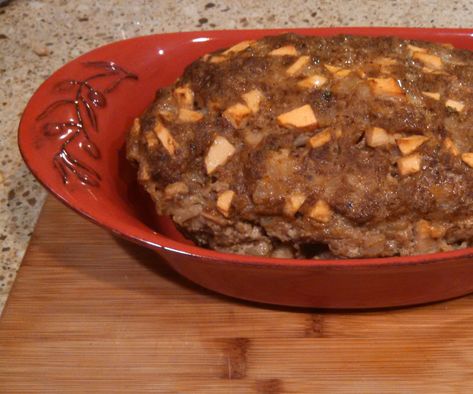 Apple Meatloaf, Quick Meatloaf Recipes, Mini Meatloaf Recipes, Traditional Meatloaf, Mini Meatloafs, Fall Comfort Food, Food Contest, Apple Filling, Personal Chef