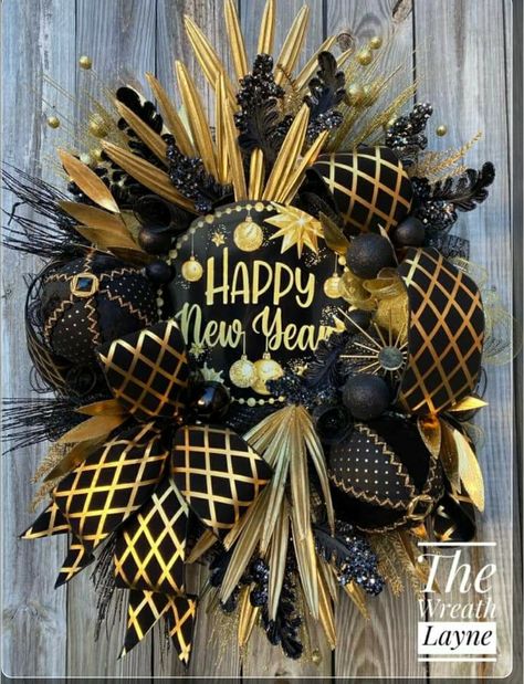 New Years Wreath, New Years Wreaths, New Years Eve Party Ideas Decorations, January Decor, New Years Eve Decorations, Deco Wreaths, Pretty Wreath, New Year Decor, New Years Decorations