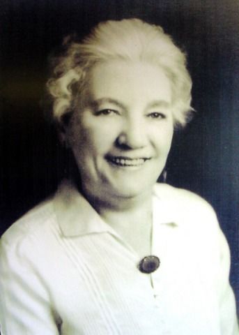 Laura Ingalls Wilder - pioneer and author - Quite possibly the only author I can read again and again and again... Laura Ingles Wilder, Laura Ingalls Wilder Biography, Ingalls Family, Laura Ingalls Wilder, Historical People, Laura Ingalls, Womens History Month, House Book, Favorite Authors