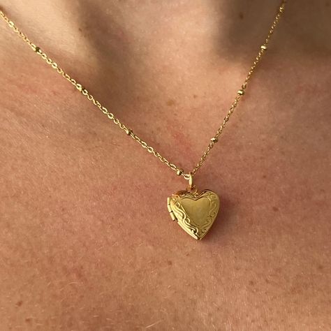 Keep cherished memories close with our Lola Heart Locket Necklace 💖 . . . #jewelry #jewellery #goldjewellery #waterproofjewellery #locket #goldnecklace #pendantnecklace Heart Locket Necklace, Waterproof Jewelry, Heart Locket, Cherished Memories, Locket Necklace, Necklace Jewelry, Kylie Jenner, Heart Necklace, Locket