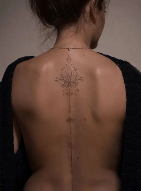 30 Meaningful Upper Back Tattoos For Women Classy Lower Back Tattoos For Women, Womens Upper Back Tattoos, Fine Line Lower Back Tattoo, Long Back Tattoo, Back Tattoo Women Spine Unique, Spine Tattoo Stencil, Lower Back Tattoos For Women Classy, Girls Back Tattoo Ideas, Upper Back Tattoos For Women