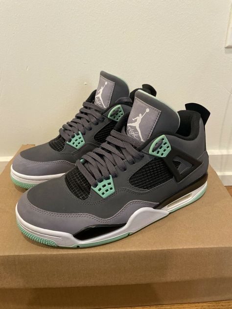 Jordan 4 Green Glow, Jordan 4 Retro Green, Jordan 4 Retro Outfit, Jordan 4 Green, Nice Jordans, Jordans 4, Quince Stuff, Green Jordans, Jordan 4’s