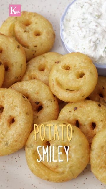 Crispy Fried Potatoes, Cucumber Dip, Breakfast Lovers, Weekend Breakfast, Evening Snacks, Crispy Potatoes, Fried Potatoes, Bread Recipes, Smiley