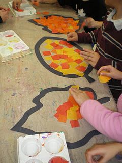 Tissue paper leaves. Outline leaf in black construction paper....contact paper on bottom and kids stick tissue paper to contact paper....then add contact paper on top and trim. Can hang in window. Tissue Paper Leaves, Leaf Suncatchers, Leaves Outline, Fall Arts And Crafts, Fall Art Projects, Fall Kindergarten, Fall Preschool, Paper Leaves, Holiday Crafts For Kids