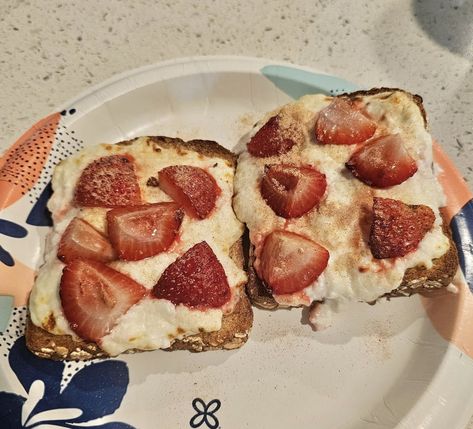 Air fried Cottage Cheese Toast Fried Cottage Cheese, Cottage Cheese Toast, Weight Watchers Snacks, Strawberry Slice, Cheese Toast, Healthy Bites, Ww Recipes, Chocolate Cream, Sandwich Cookies