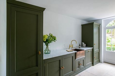 MYLANDS on Instagram: “Green, Green, Green....💚 Cabinetry surrounding stunning brass butlers sink is painted in Messel No.39. Great combination @middletonbespoke…” Exterior Masonry Paint, Olive Green Kitchen, Olive Green Paints, Kitchen Extensions, Dark Green Kitchen, Colourful Kitchen, Square Kitchen, Mews House, Victorian Kitchen