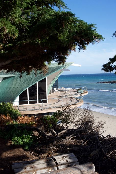 harry gesner Harry Gesner, The Beach Aesthetic, Iconic Houses, Grease Pencil, House On The Beach, Light Green Walls, California Beach House, Giant Waves, Mansion Exterior