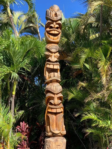 Tiki Totem Pole in Maui Hawaii HI USA Hawaii Photo Art - Etsy UK Tiki Pole, Totem Tiki, Art Sculpture En Bois, Tiki Hawaii, Tiki Head, Tiki Statues, Tiki Decor, Tiki Totem, Hawaii Photography