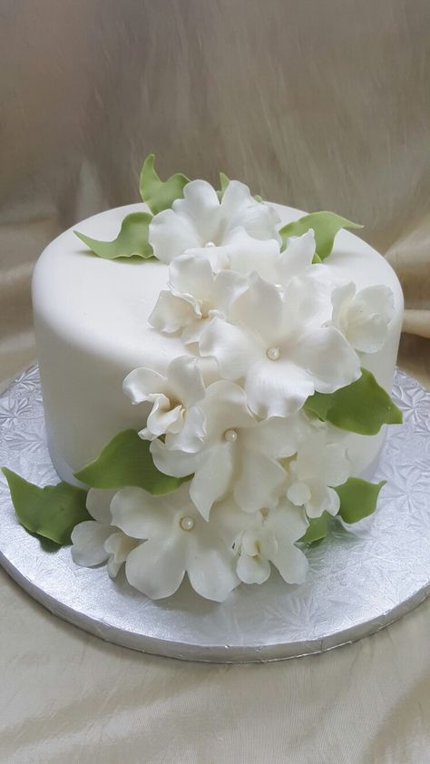 Fondant Cakes Flowers, Simple Fondant Flowers, Fondant Flower Cake Designs, Fondant Flowers On Cake, Flower Cake Fondant, One Tier Wedding Cake With Flowers, Cake Flowers Fondant, Fondant Cakes Ideas, Cake Designs Fondant