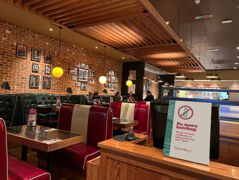 Everyone’s favourite Italian-American restaurant, Frankie and Benny’s has today announced that it is banning guests from using any... Frankie And Bennys, Southern Fried Chicken, Tomato Ketchup, Tasting Menu, Restaurant Branding, American Restaurant, New Menu, Executive Chef, First Bite