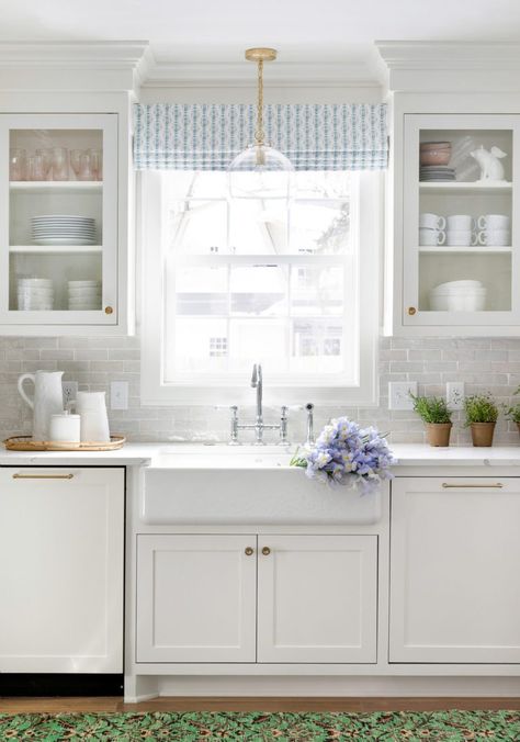 White Farmhouse Sink, Above The Sink, White Subway Tile Backsplash, White Quartz Countertop, Classic Kitchen, White Kitchen Design, Home Luxury, Roman Shade, Farmhouse Style Kitchen