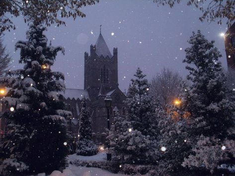 Best places in Ireland to celebrate Christmas | IrishCentral.com Places In Ireland, Irish Vacation, Merry Chrysler, Christmas In Ireland, Ireland Aesthetic, British Christmas, Christmas Lockscreen, Best Of Ireland, Winter Christmas Scenes